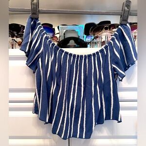 EUC - Flowy crop top